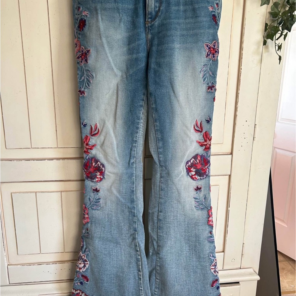Free People Driftwood Farrah Embroidered Flare Jeans Red Floral Embroidery - Picture 8 of 10